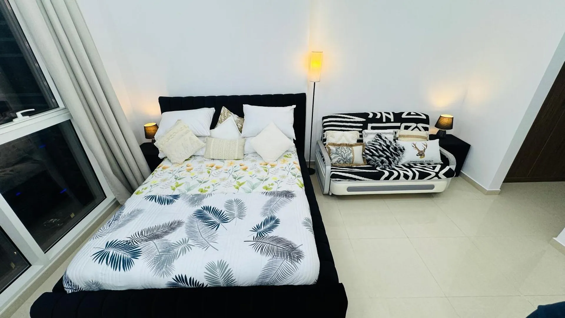 Modern Accommodations In Dunya Dubai'S Heart, Dubai Mall, Dubai Fountain And Burj Khalifa Getaway, Spectacular Views, 3-5 Minutes To Dubai Mall, Dubai Fountain & Burj Khalifa 0*,  Verenigde Arabische Emiraten