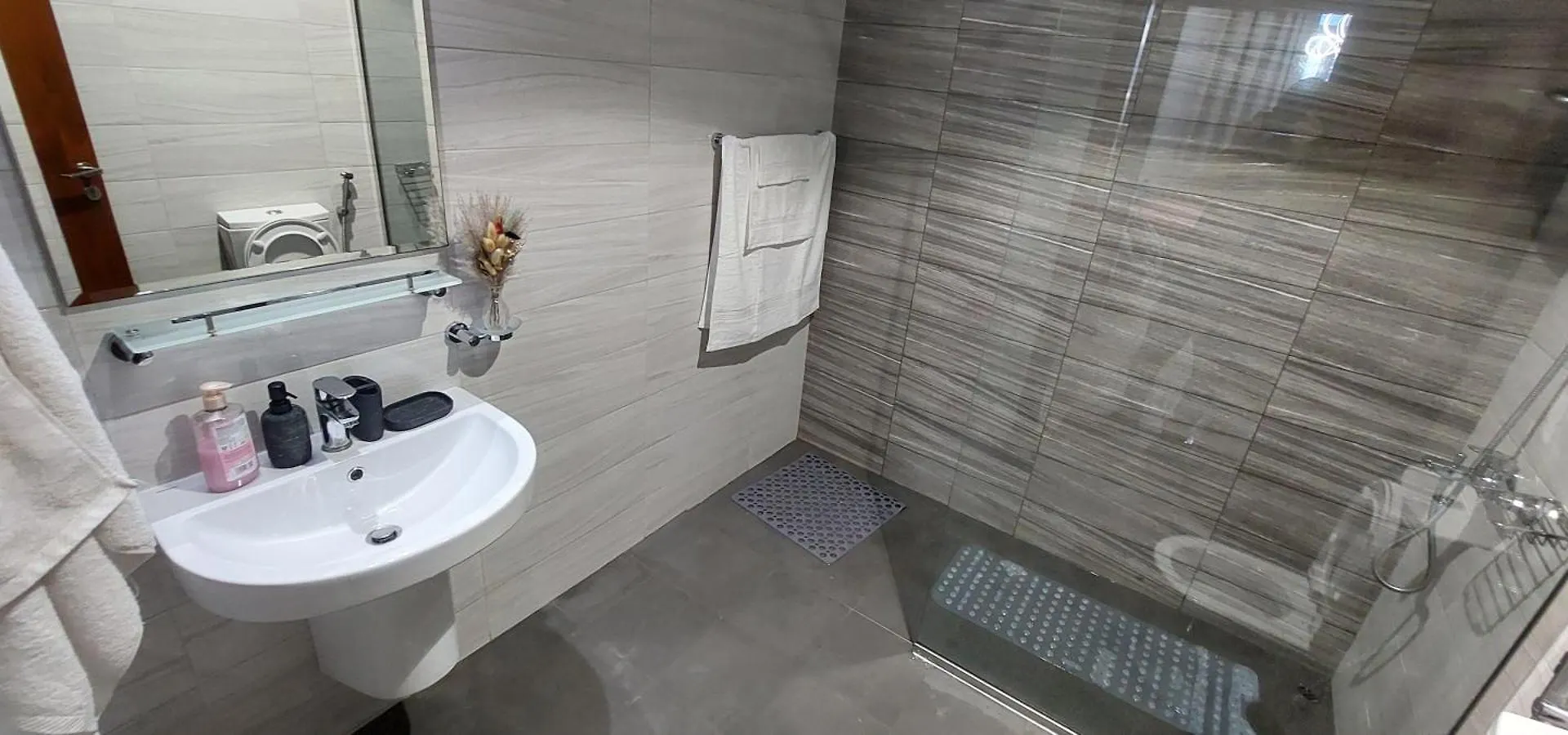 Appartement Modern Accommodations In Dunya Dubai'S Heart, Dubai Mall, Dubai Fountain And Burj Khalifa Getaway, Spectacular Views, 3-5 Minutes To Dubai Mall, Dubai Fountain & Burj Khalifa Verenigde Arabische Emiraten