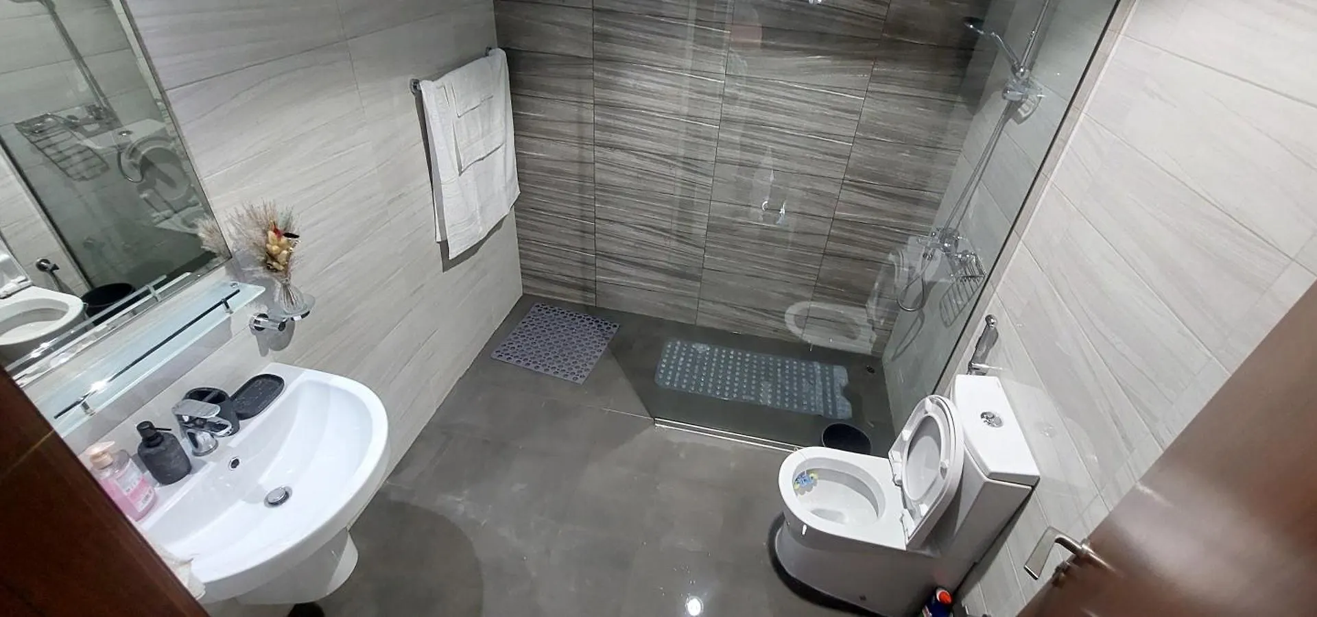 Modern Accommodations In Dunya Dubai'S Heart, Dubai Mall, Dubai Fountain And Burj Khalifa Getaway, Spectacular Views, 3-5 Minutes To Dubai Mall, Dubai Fountain & Burj Khalifa Verenigde Arabische Emiraten