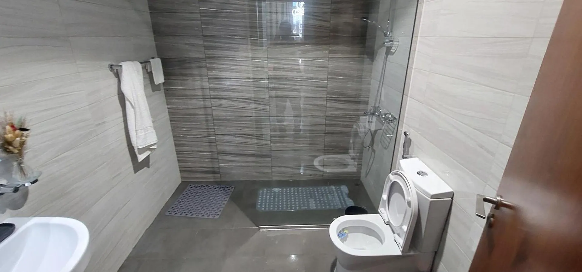 Modern Accommodations In Dunya Dubai'S Heart, Dubai Mall, Dubai Fountain And Burj Khalifa Getaway, Spectacular Views, 3-5 Minutes To Dubai Mall, Dubai Fountain & Burj Khalifa Apartment